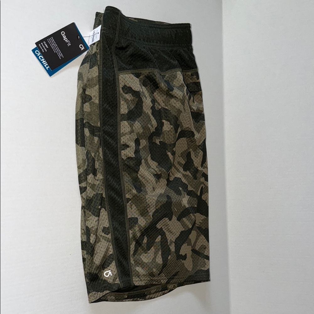 GAP Fit Quick Dry Men’s Camo Athletic Mesh Shorts - Olive & Black